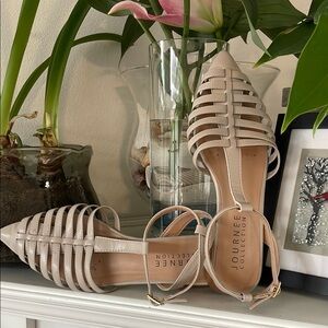 Journee Collection Women's Cream Strappy Flats